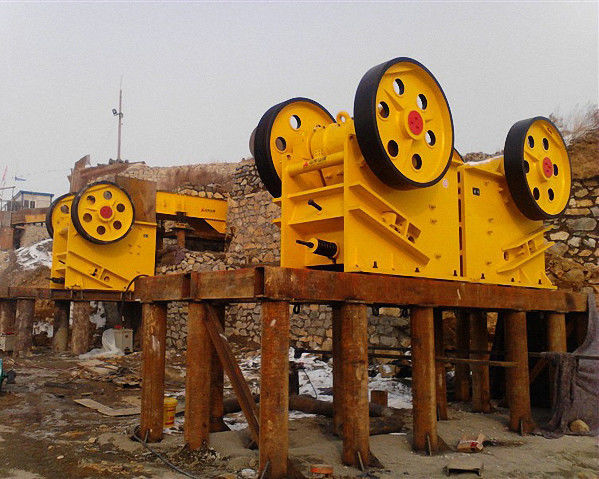 Small Breaking Stone Crusher Machine , Jaw Crusher Machine With ISO CE Approval